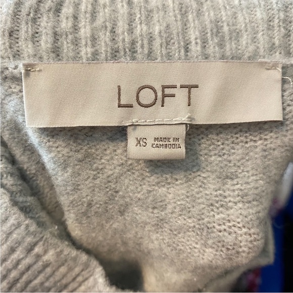 Woman’s LOFT lightweight knit sweater size XS - Picture 2 of 5